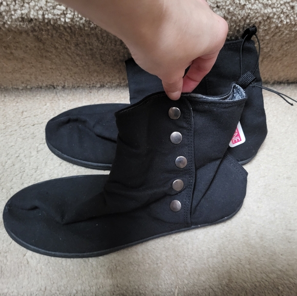 Ardene Shoes - FREE With Purchase! Size 9 Black Booties With Side Buttons, New With Tags